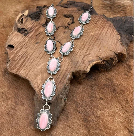 Native American NAVAJO Sterling & Pink Conch Shell Lariat Necklace Signed PN